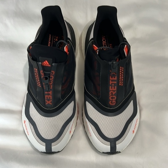 Adidas Ultraboost 22 Gore-Tex Men’s Running Shoe - Picture 4 of 9